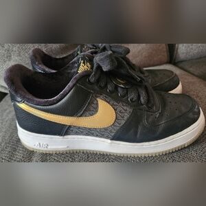 NIKE Air Force 1 Low Bronx Origins Black Gold Sz 8.5  50th Anniversary FN6835-01